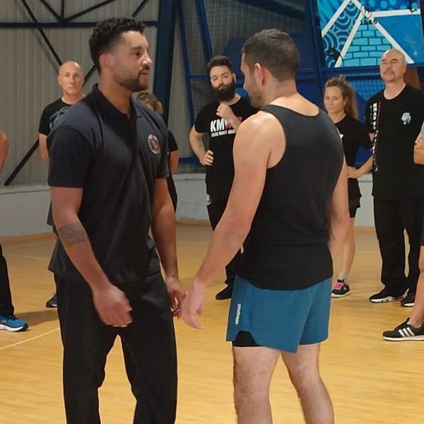 Alex Shao face à un participant, travail de la confrontation verbale, stage de Marmande
